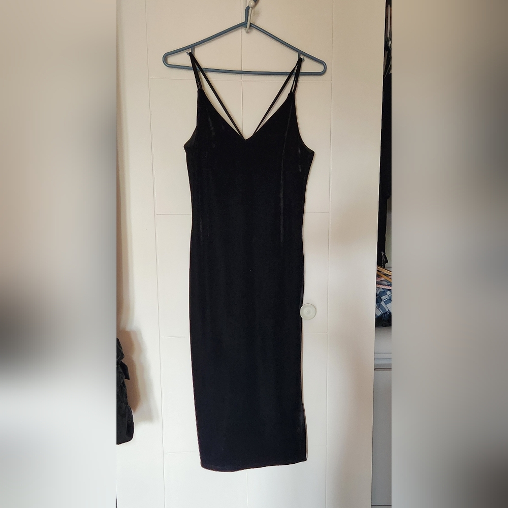 Dex Black V-Neck Spaghetti Strap Midi Dress